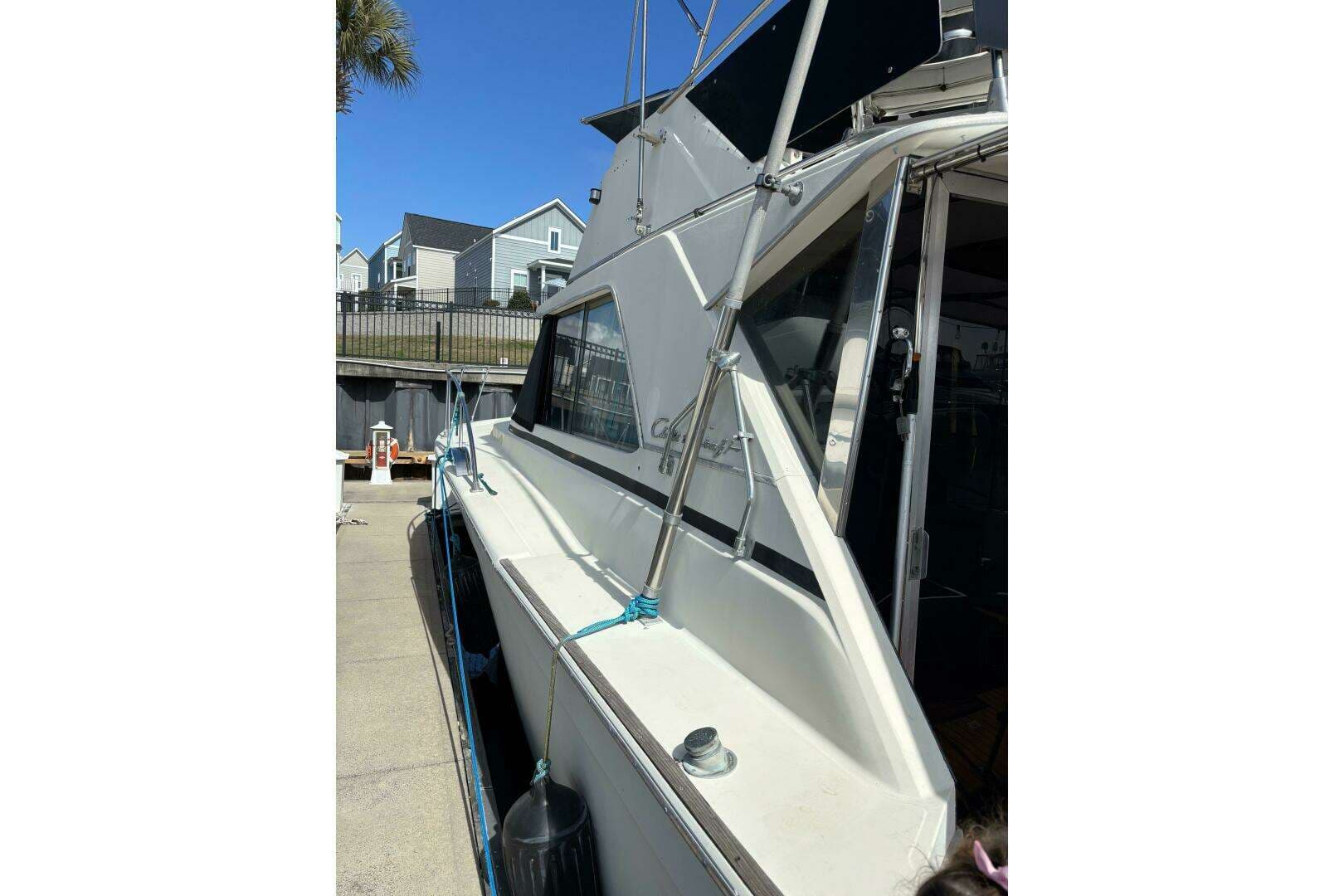 1969 Chris-Craft 35 Commander - Image 7