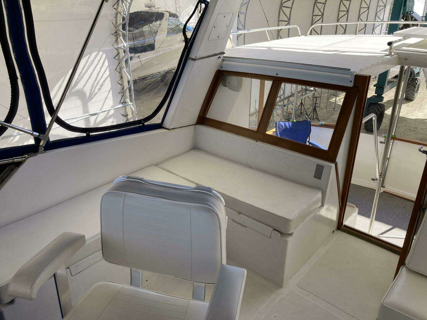 1986 Heritage East Sundeck 36 - Image 18