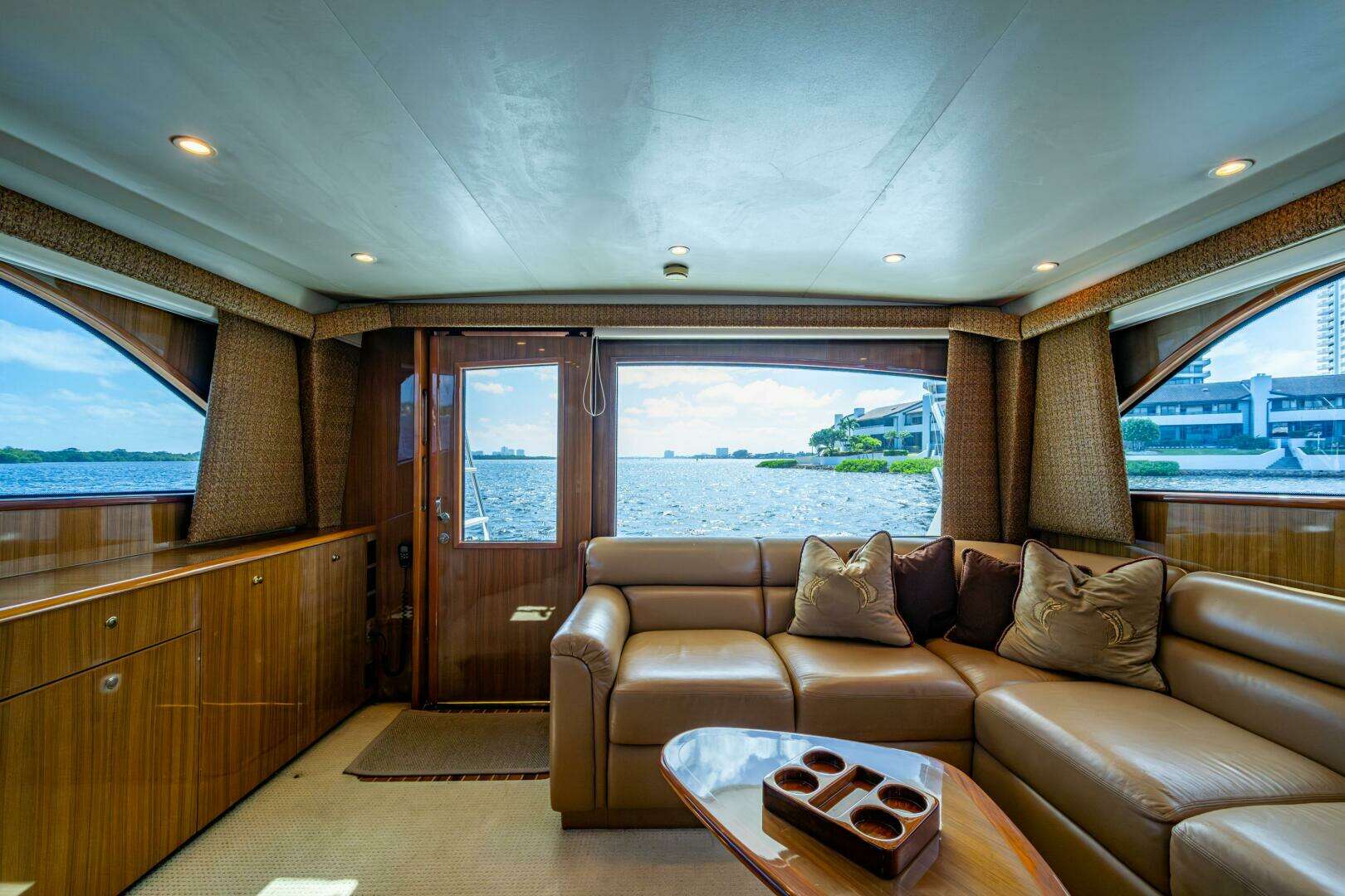 2006 Viking 52 Convertible - Image 5