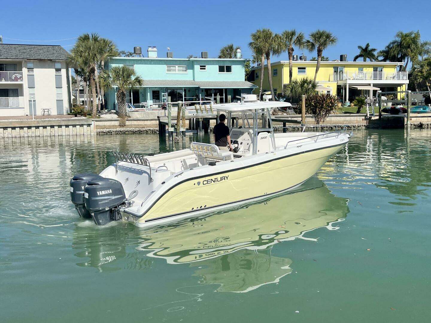 2005 Century 3200 Center Console - Image 4