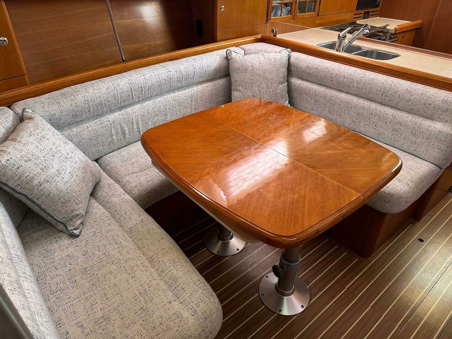2005 Hunter 38 - Image 33