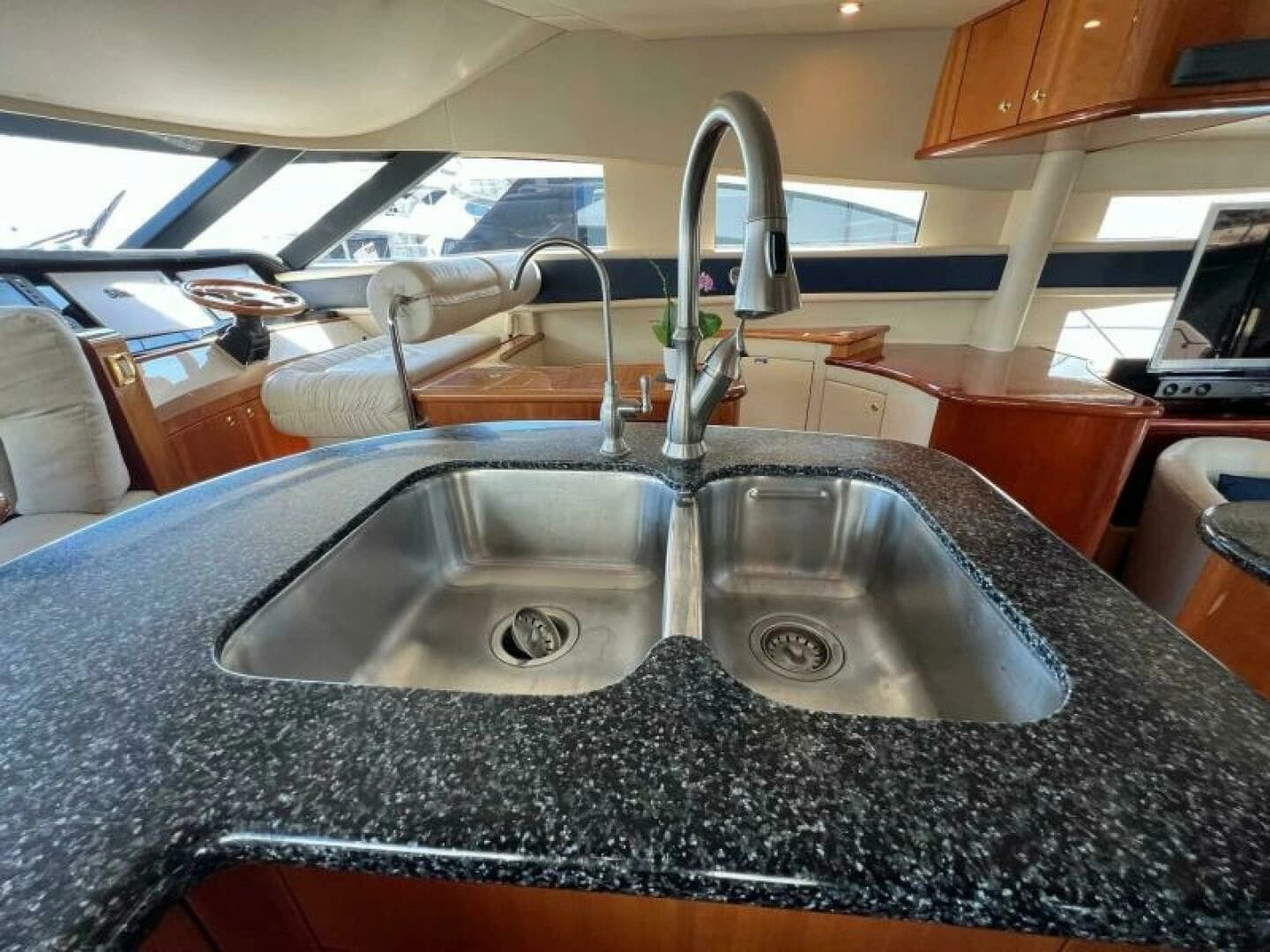 2001 Neptunus 56 Flybridge - Image 12