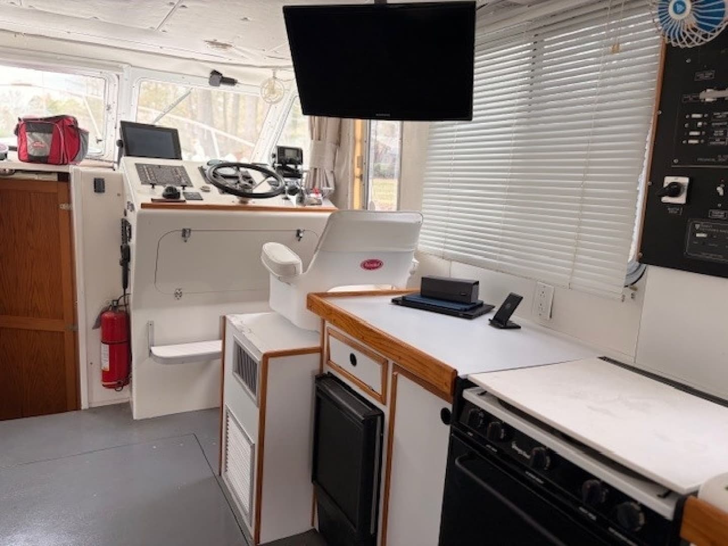 2000 Provincial 42 Pleasure Boat - Image 12