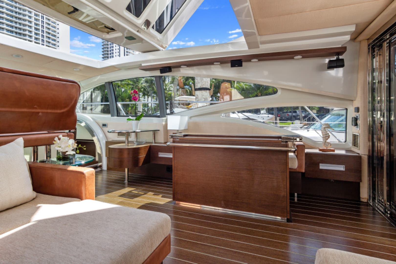 2009 Azimut 68S - Image 7