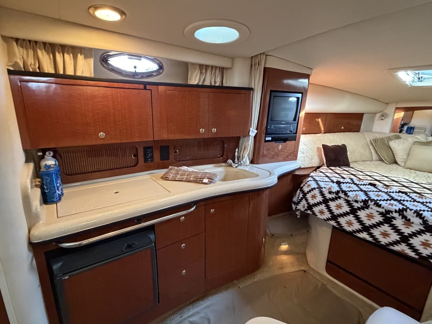2003 Sea Ray 320 Sundancer - Image 7