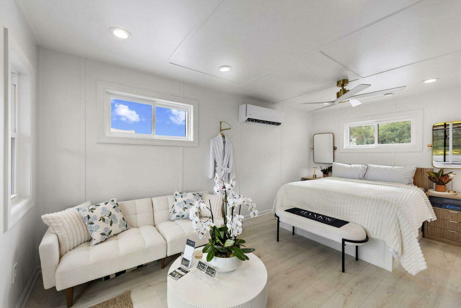 2026 Custom Hanks 26 Houseboat - Image 4