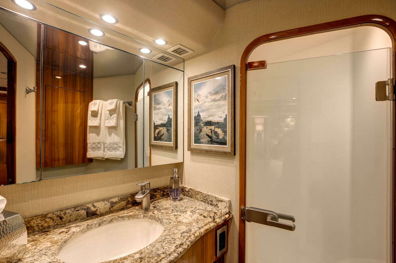 2015 Viking 70 Convertible - Image 8