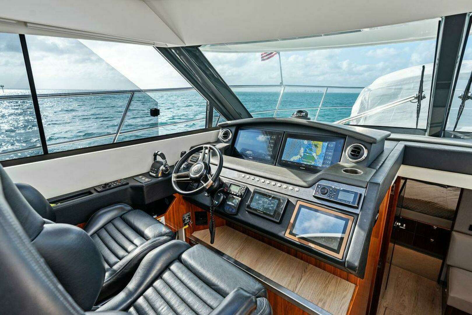 2018 Riviera 4800 Sport Yacht - Image 20