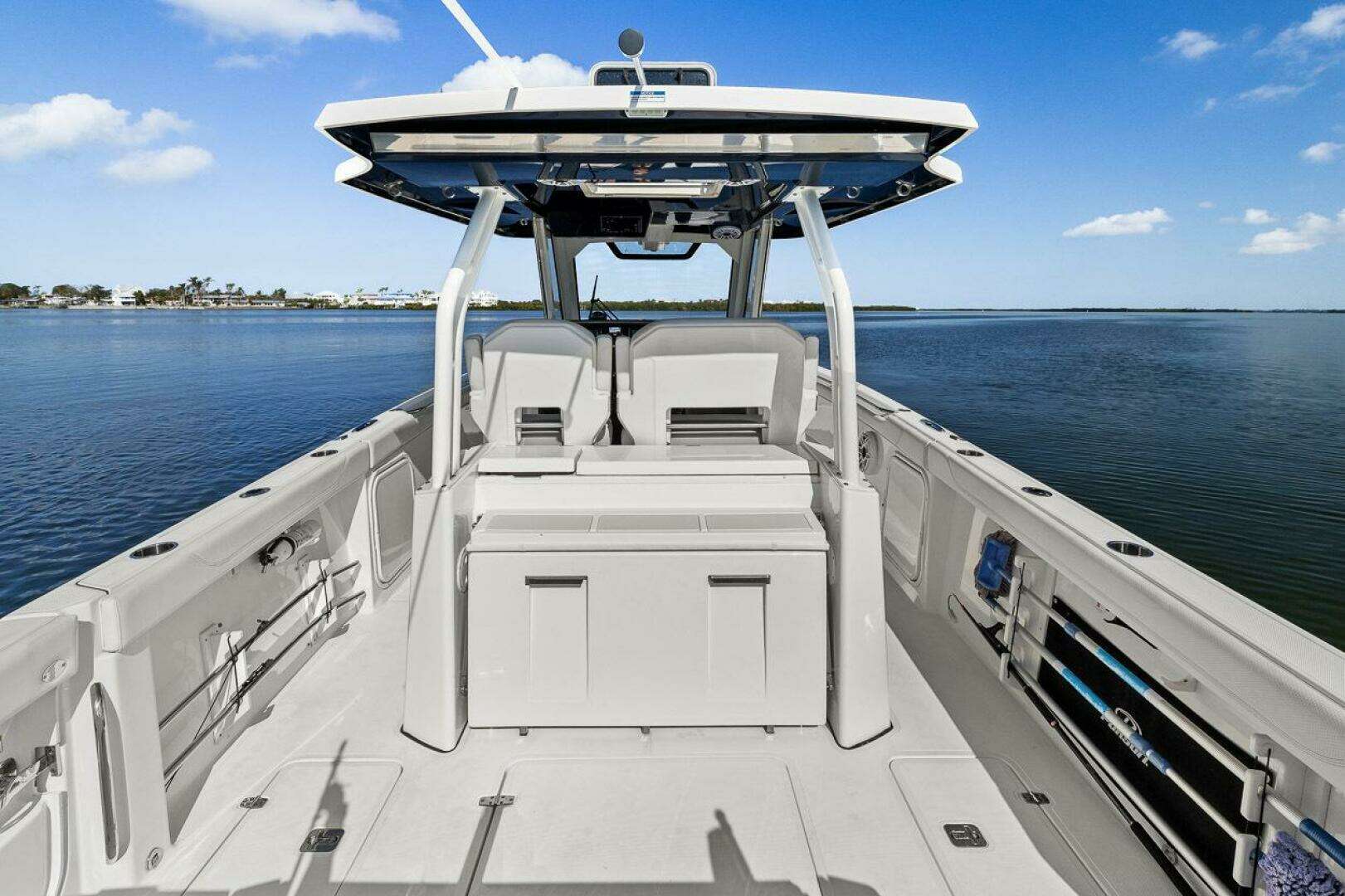 2021 Pursuit S328 - Image 30