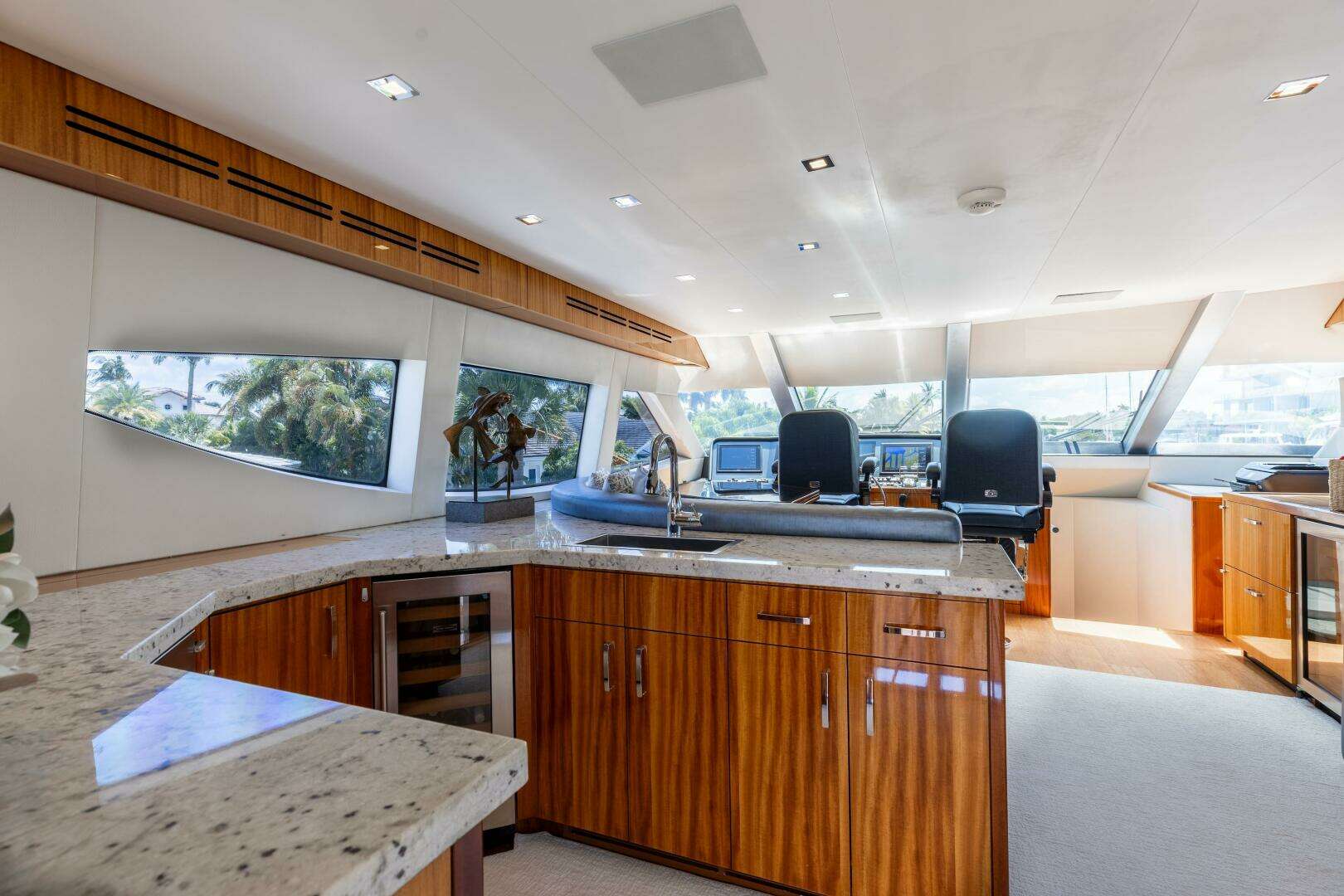 2014 Hatteras 80 - Image 47