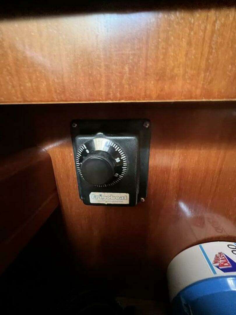 2001 Beneteau 411 - Image 22