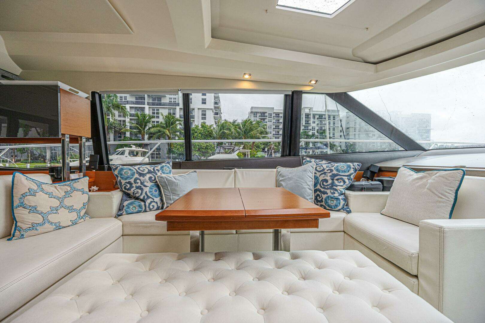 2013 Prestige 550S - Image 13