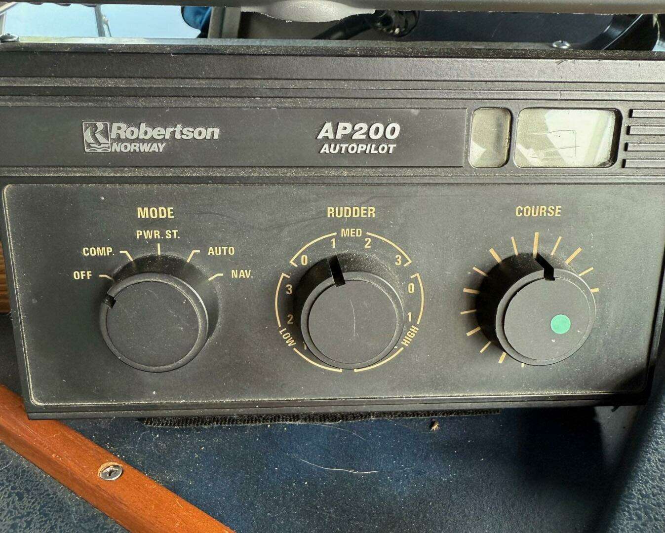 1989 Sea Ray 460 Express Cruiser - Image 12