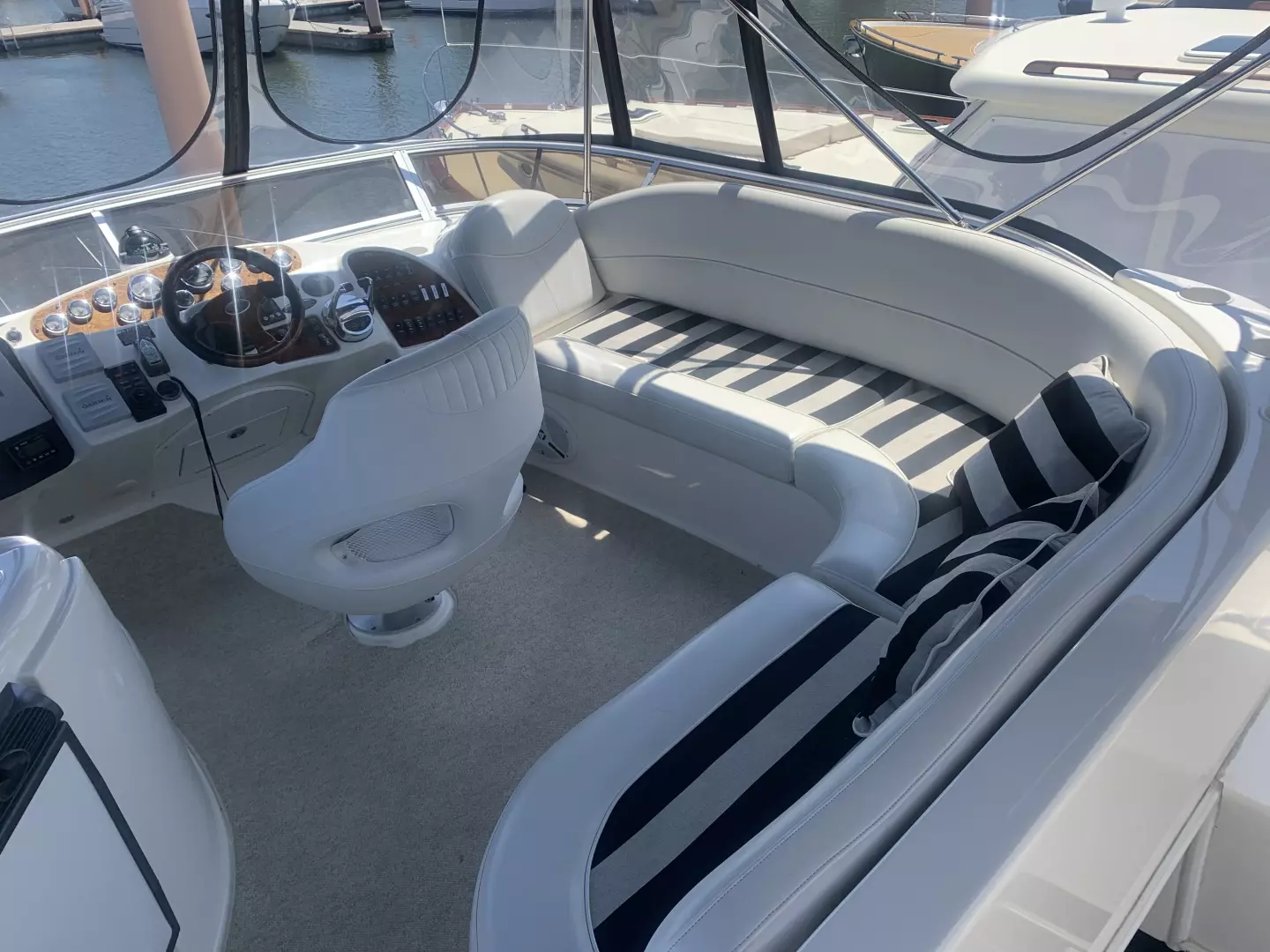 2007 Meridian 459 Motoryacht - Image 10