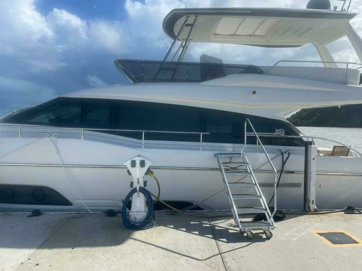2016 Ferretti Yachts 550 - Image 2
