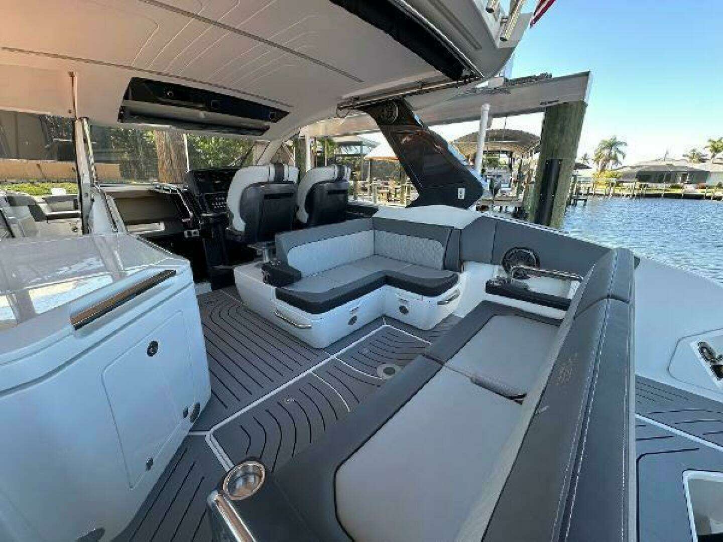 2022 Galeon 325 GTO - Image 22