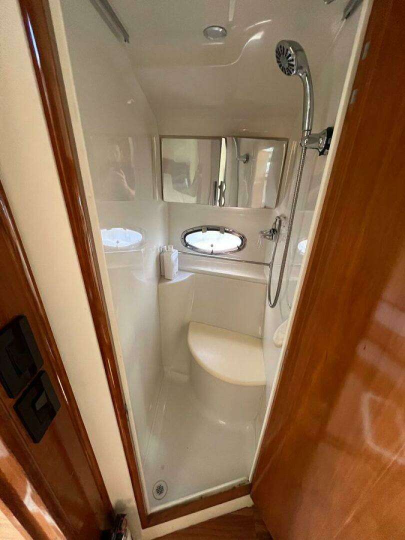 2000 Carver 396 Motor Yacht - Image 28