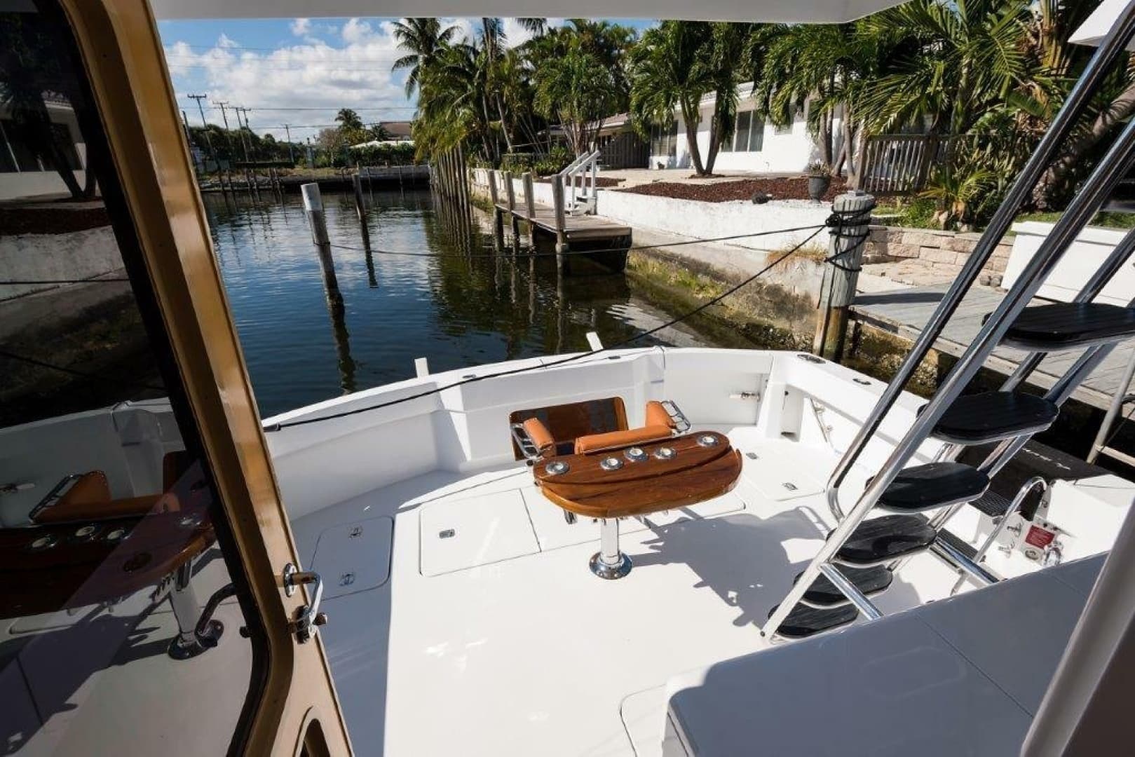 2000 Hatteras 60 Convertible - Image 15