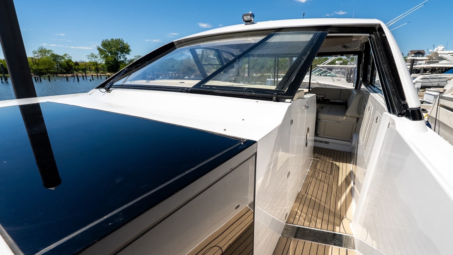 2024 Cruisers Yachts 50 GLS - Image 27