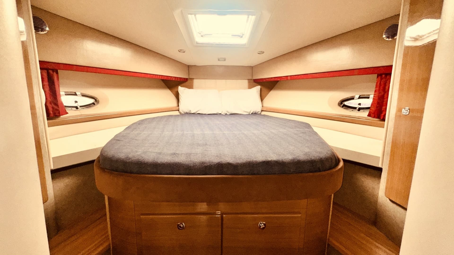 2012 Formula 45 Yacht - Image 13
