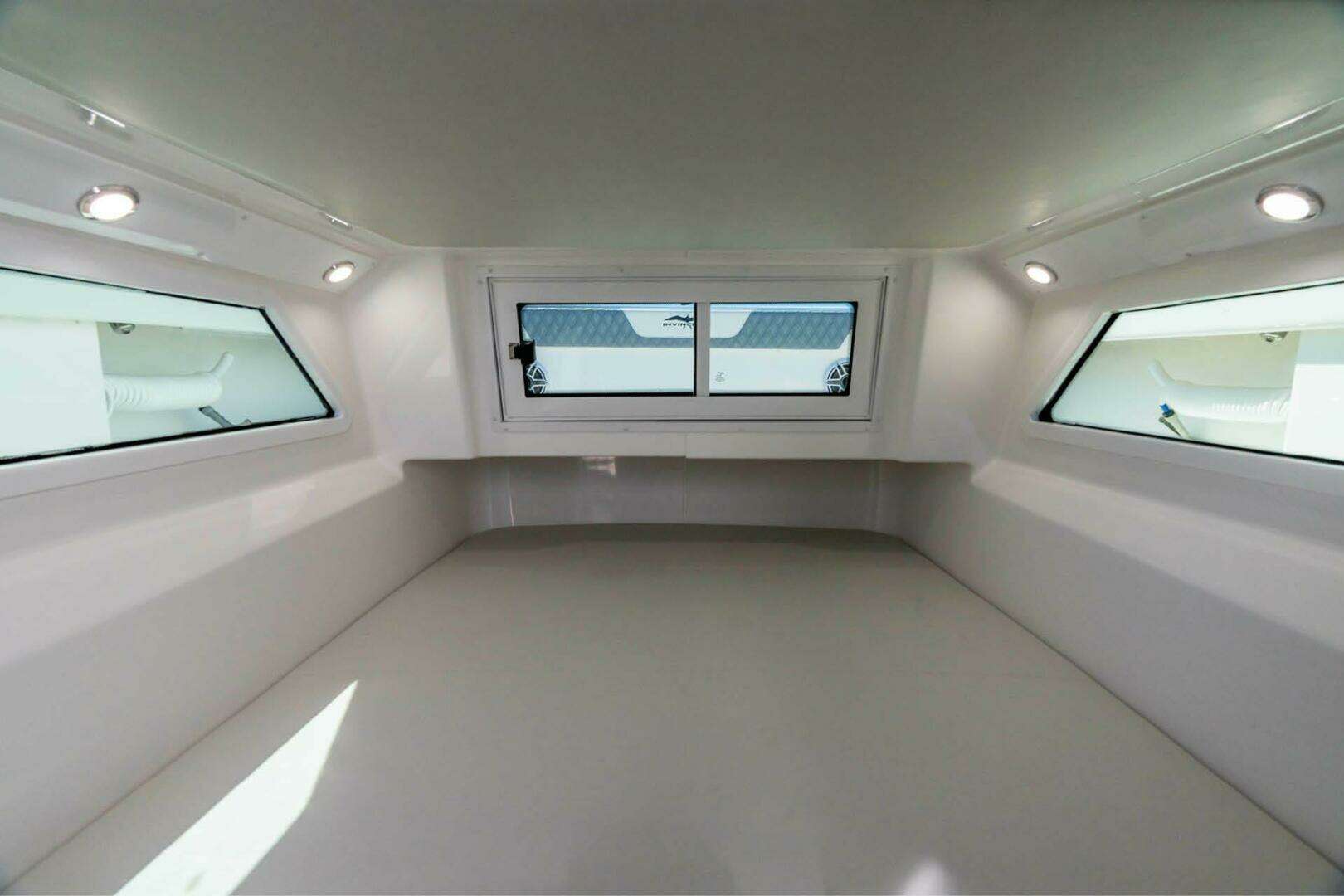 2026 Invincible 46 Pilothouse - Image 7