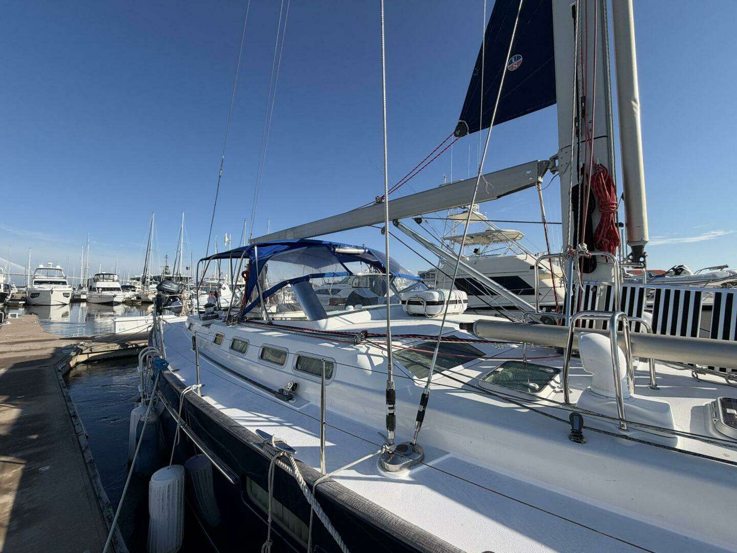2004 Beneteau 57 Center Cockpit - Image 11