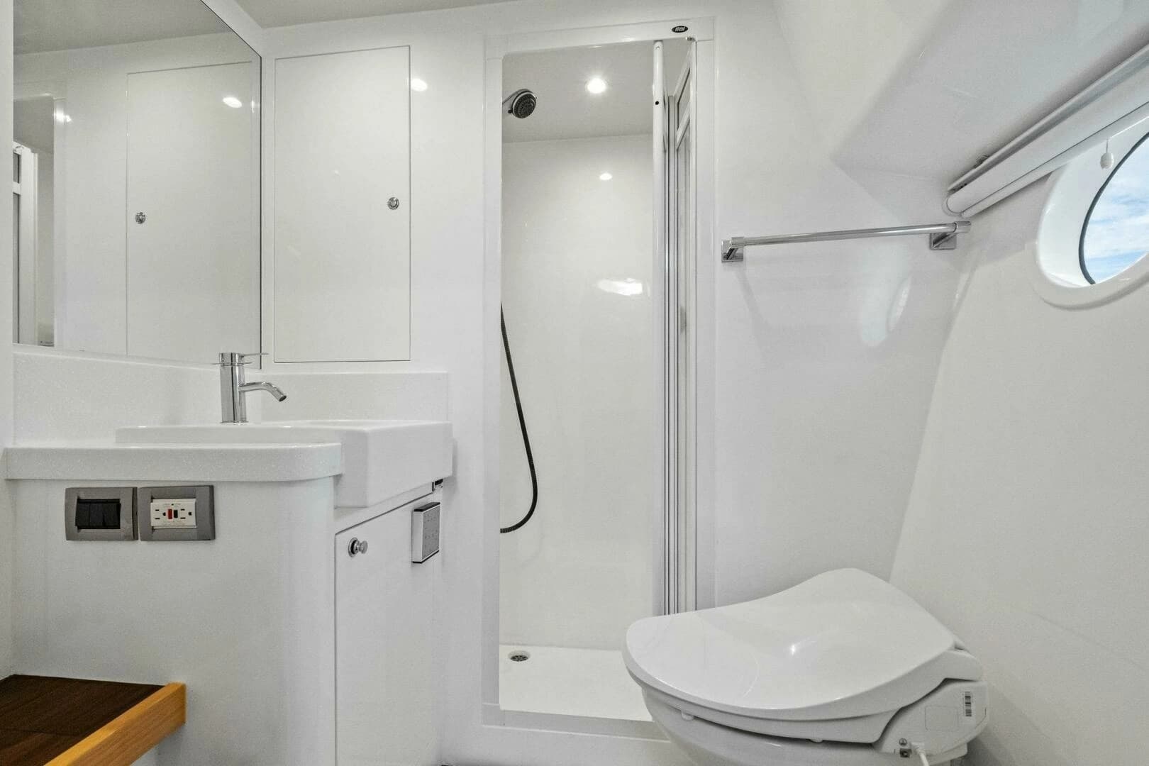 2018 Mares 47 Outboard Express Catamaran - Image 38