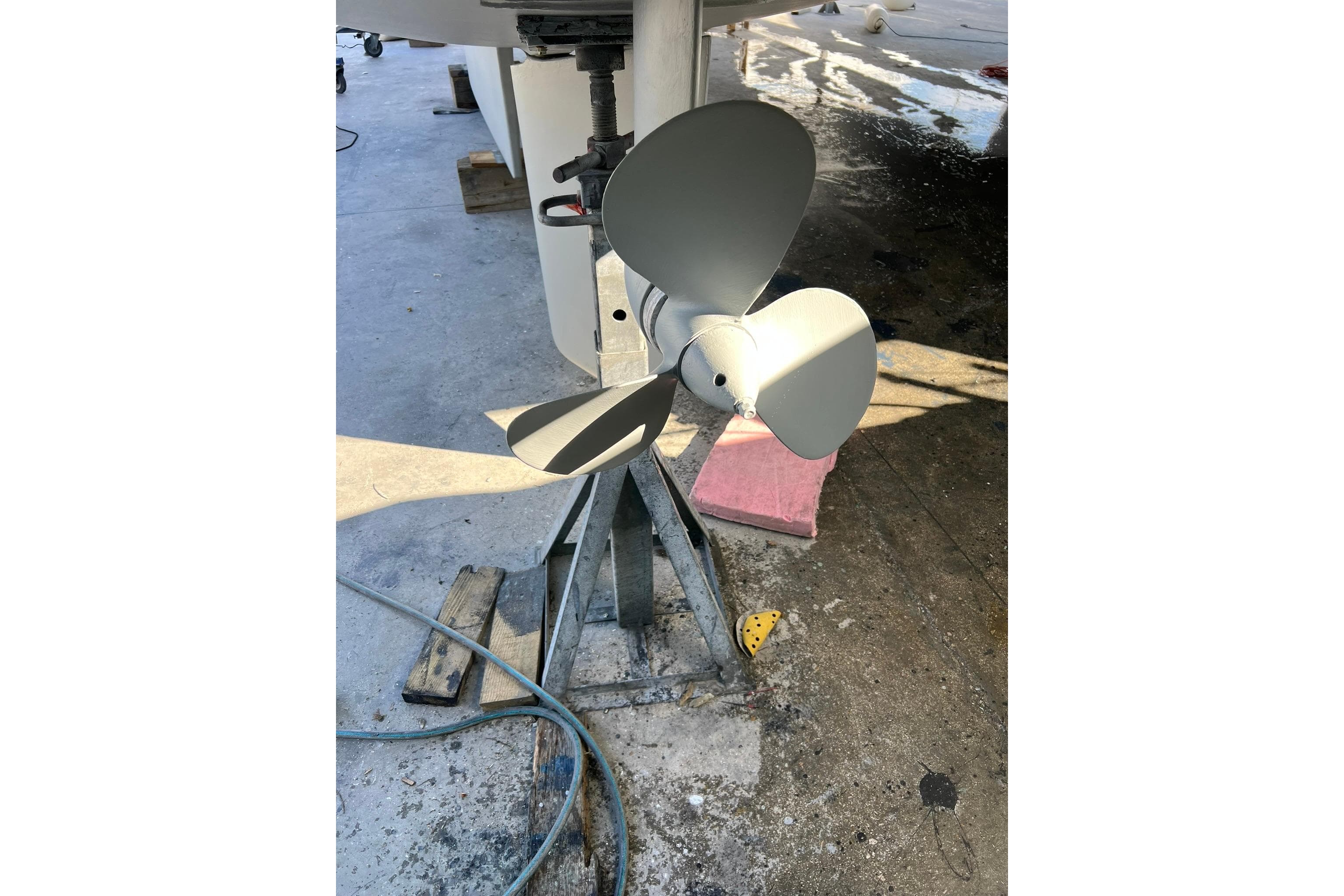 Propeller of a 2020 Lagoon 50 catamaran on a stand, in a maintenance area.