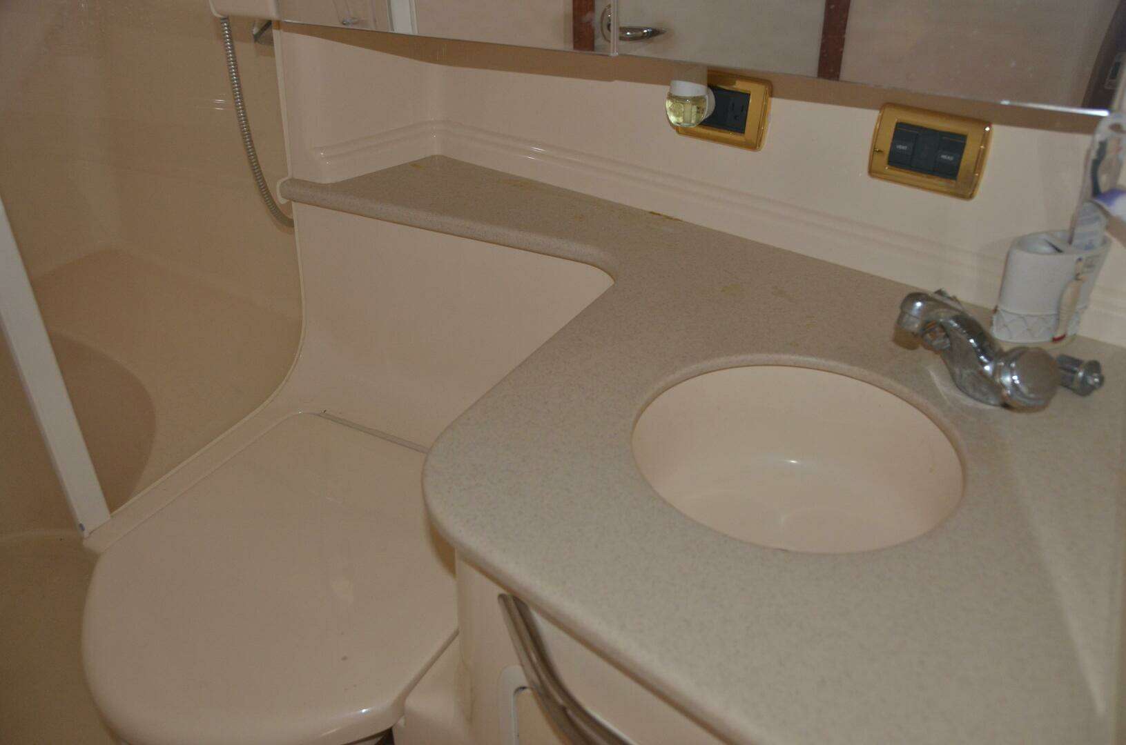 2001 Sea Ray 460 Sundancer - Image 58