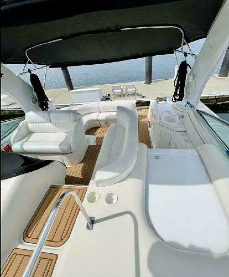 2000 Cruisers 3772 Express - Image 4
