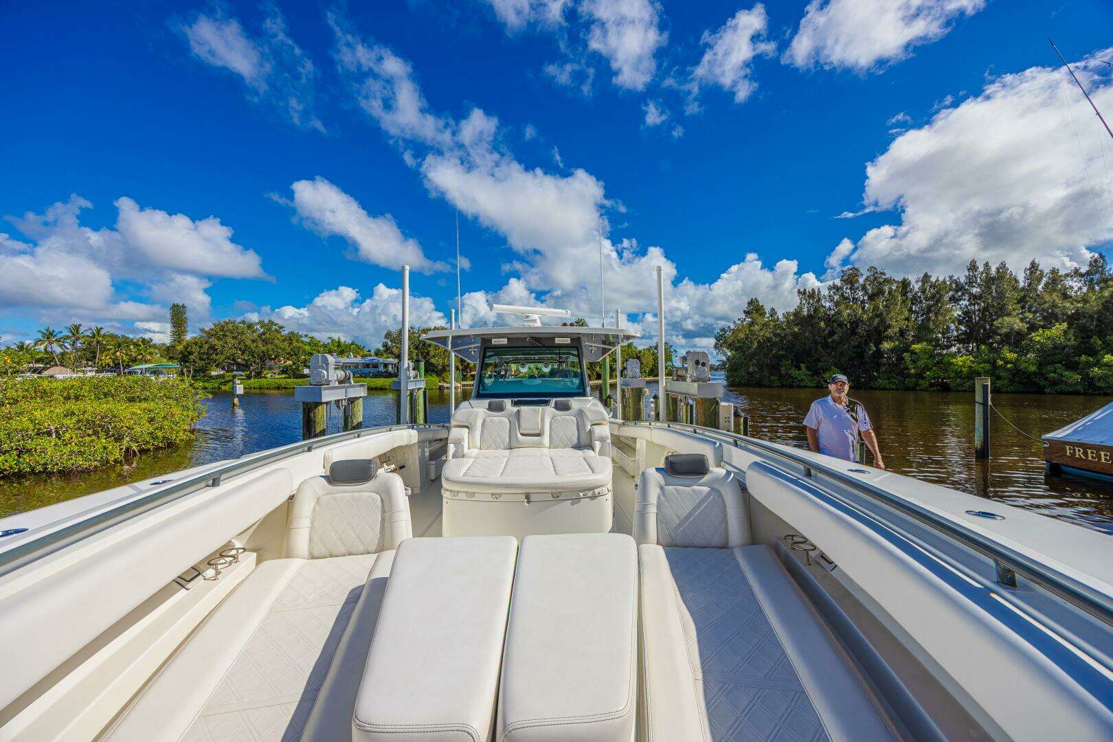 2019 HCB 53 Suenos - Image 11