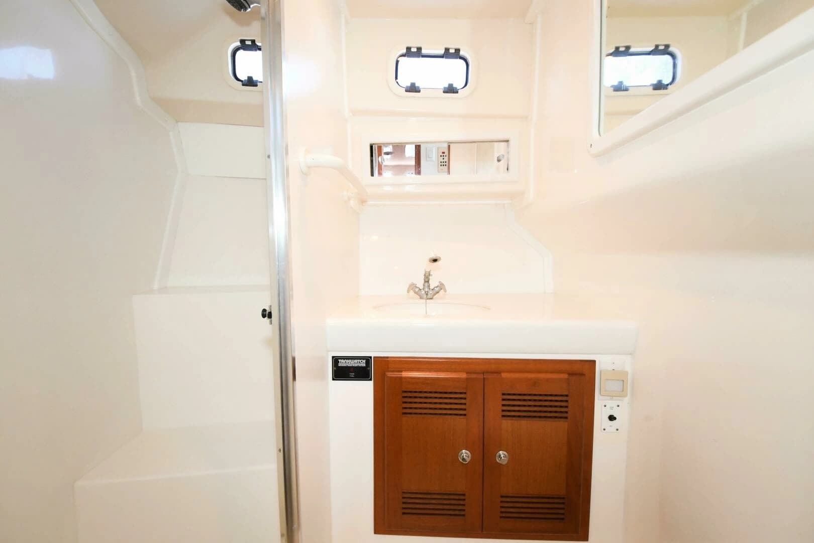 2001 Cabo 35 Flybridge - Image 14