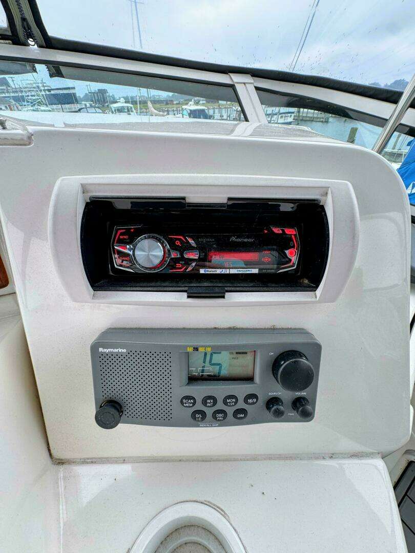 2005 Silverton 35 Motor Yacht - Image 15