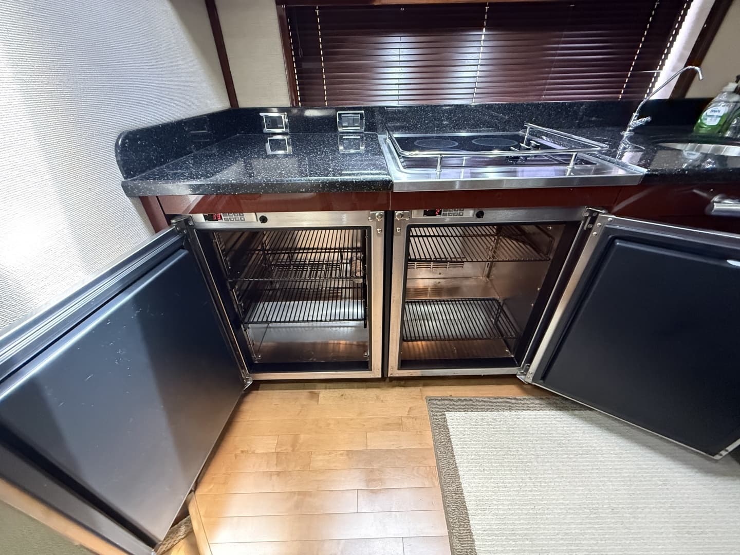 2009 Sea Ray 60 Sundancer - Image 39