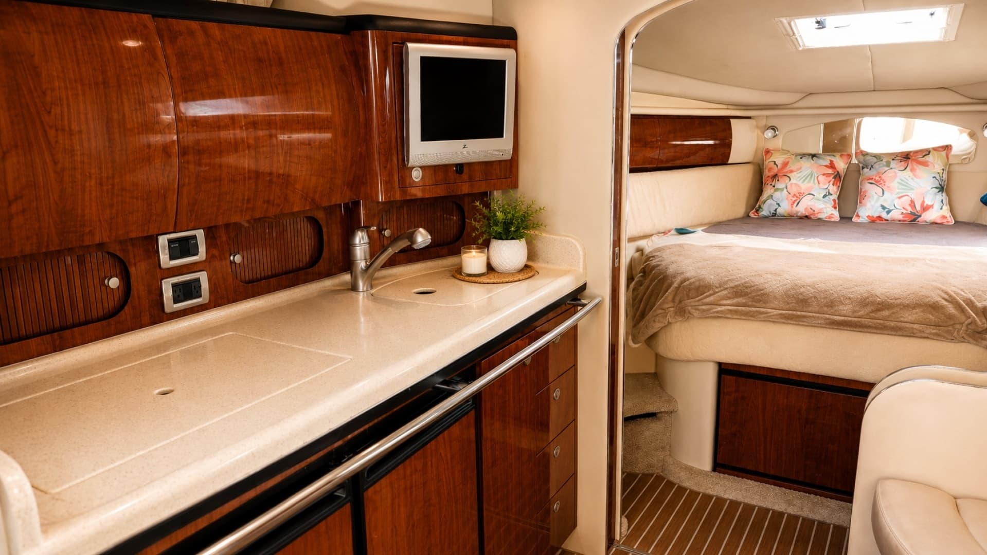 2004 Sea Ray 360 Sundancer - Image 14
