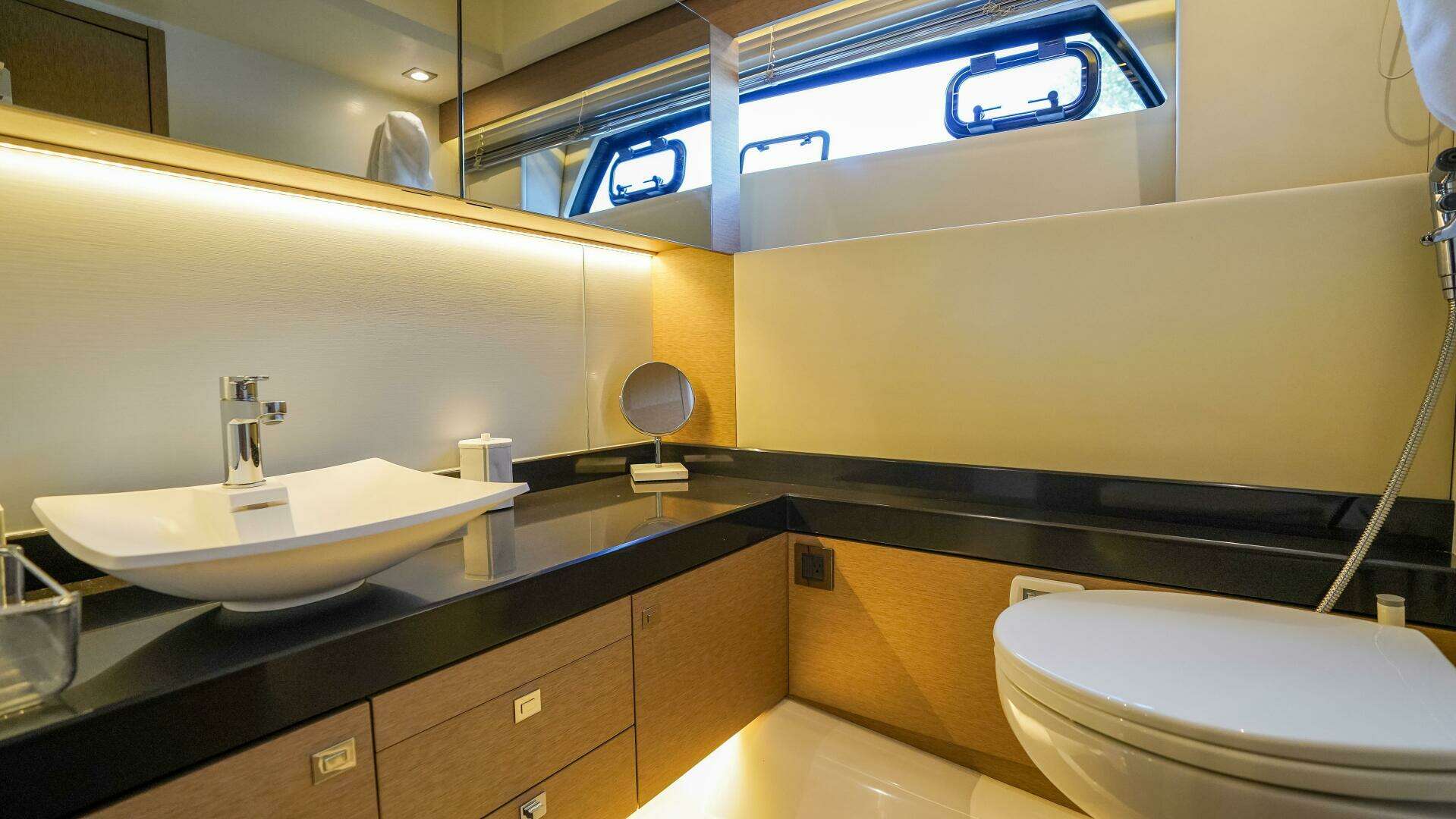 2018 Prestige 500 Flybridge - Image 21