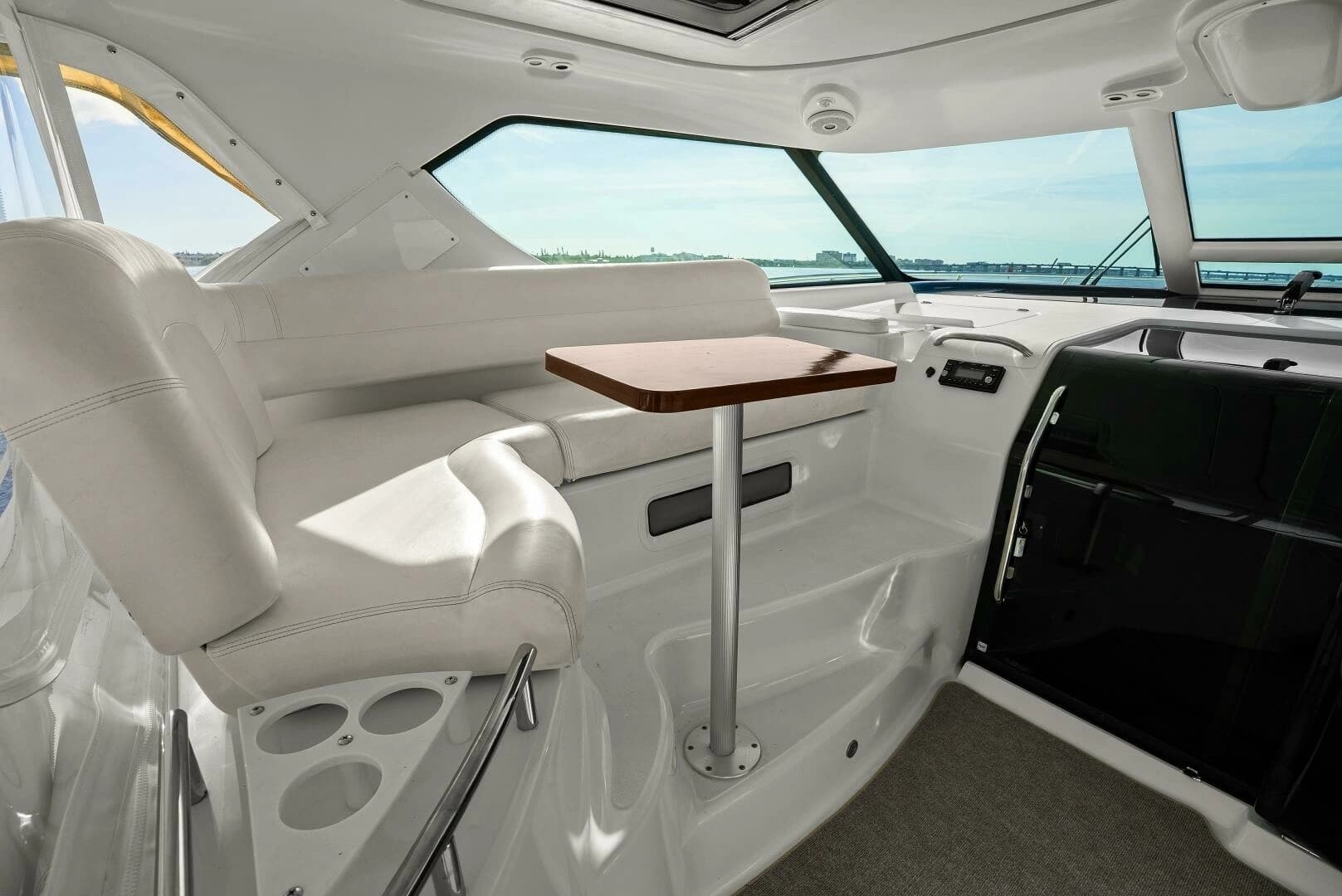 2007 Tiara Yachts 4300 Sovran - Image 9