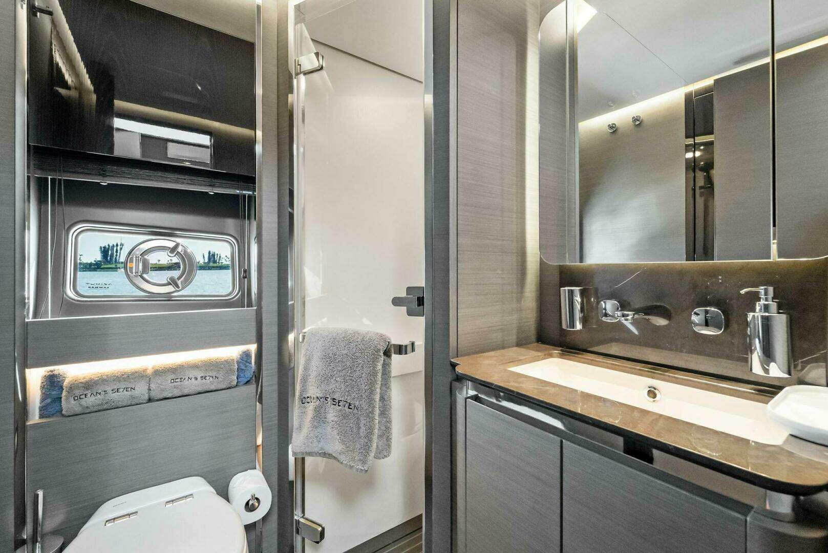 2022 Azimut S8 - Image 36
