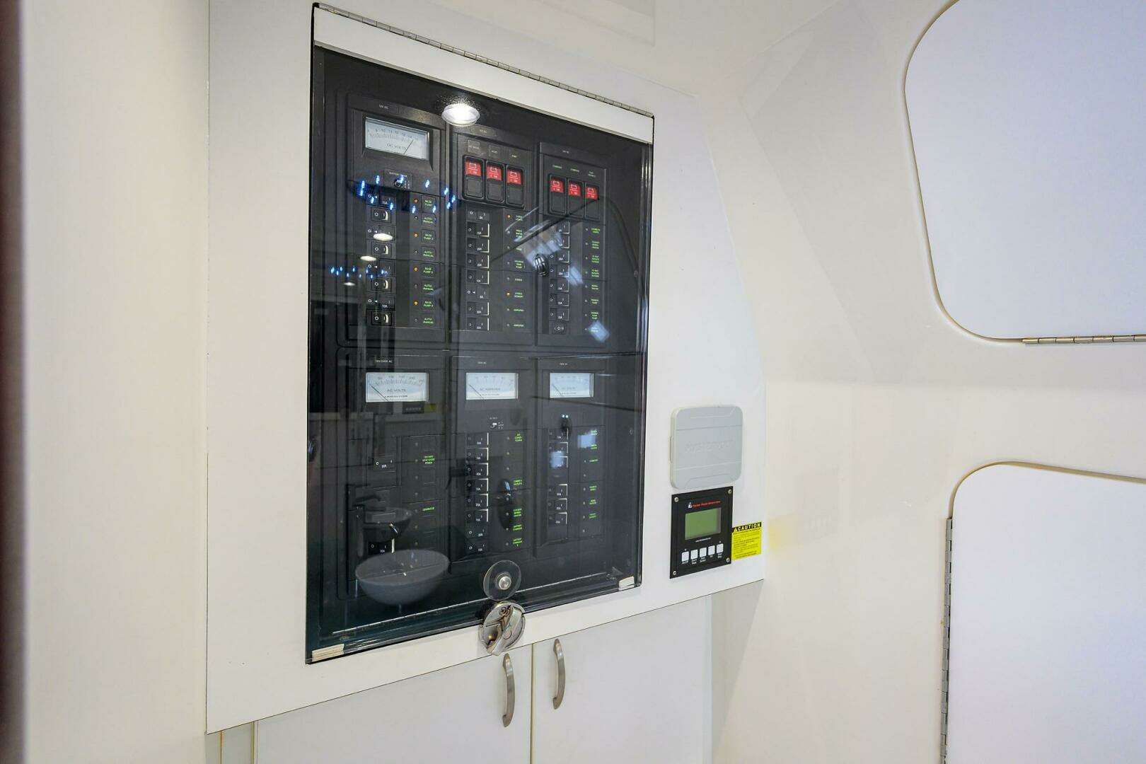 2018 Buddy Davis 42 Center Console - Image 11