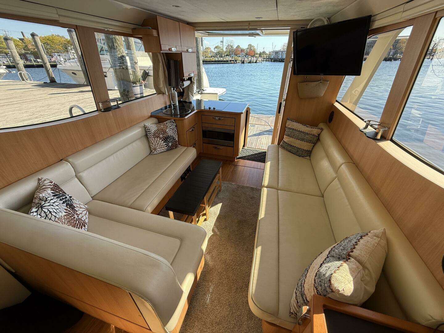 2013 Greenline 33 - Image 31
