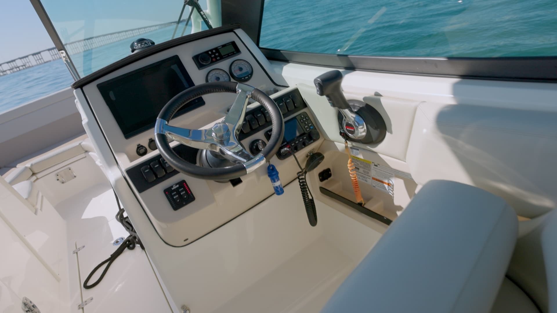 2022 Boston Whaler Vantage - Image 9