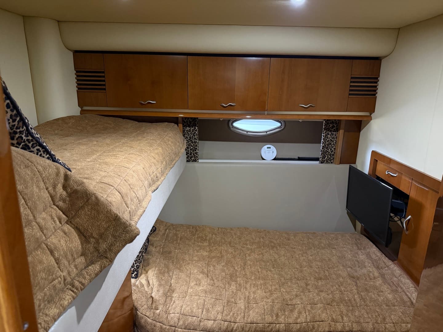 2005 Sea Ray 550 SEDAN BRIDGE - Image 36