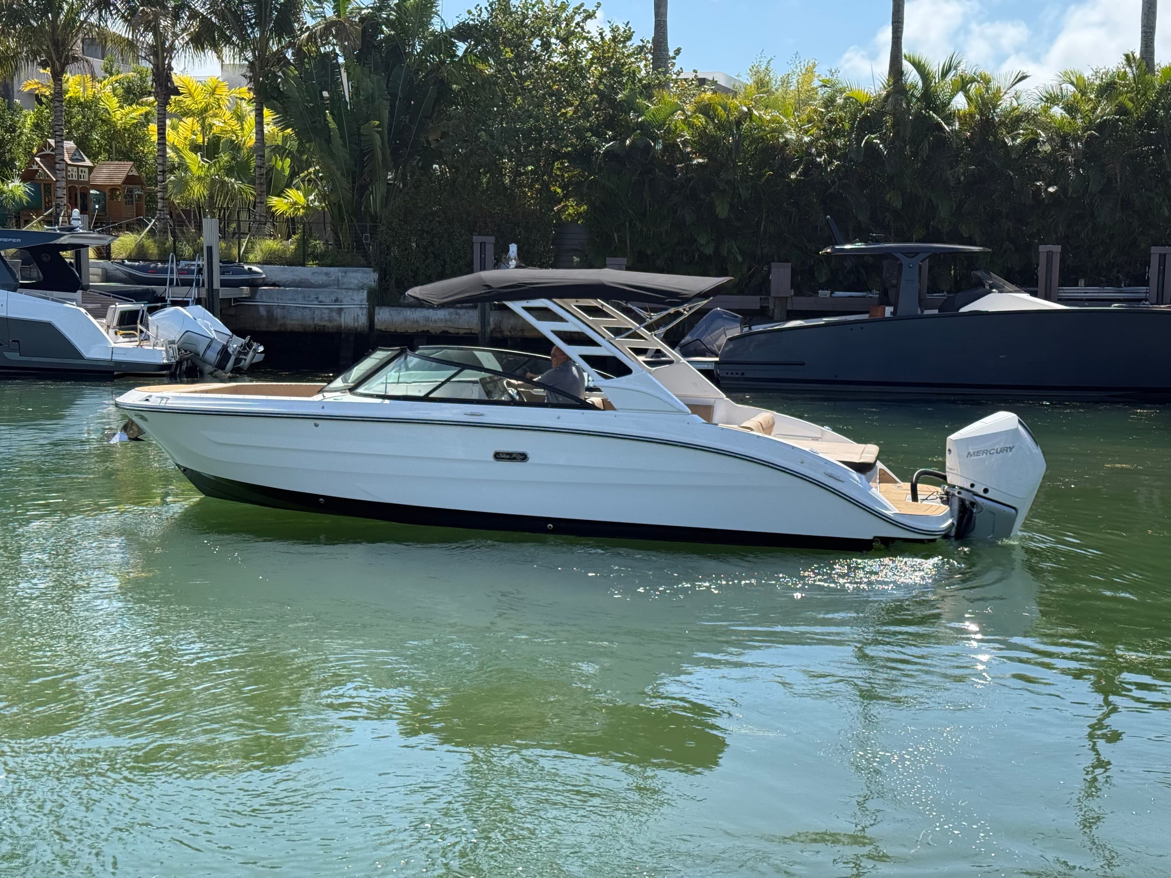 2026 Sea Ray SDX 270 Outboard