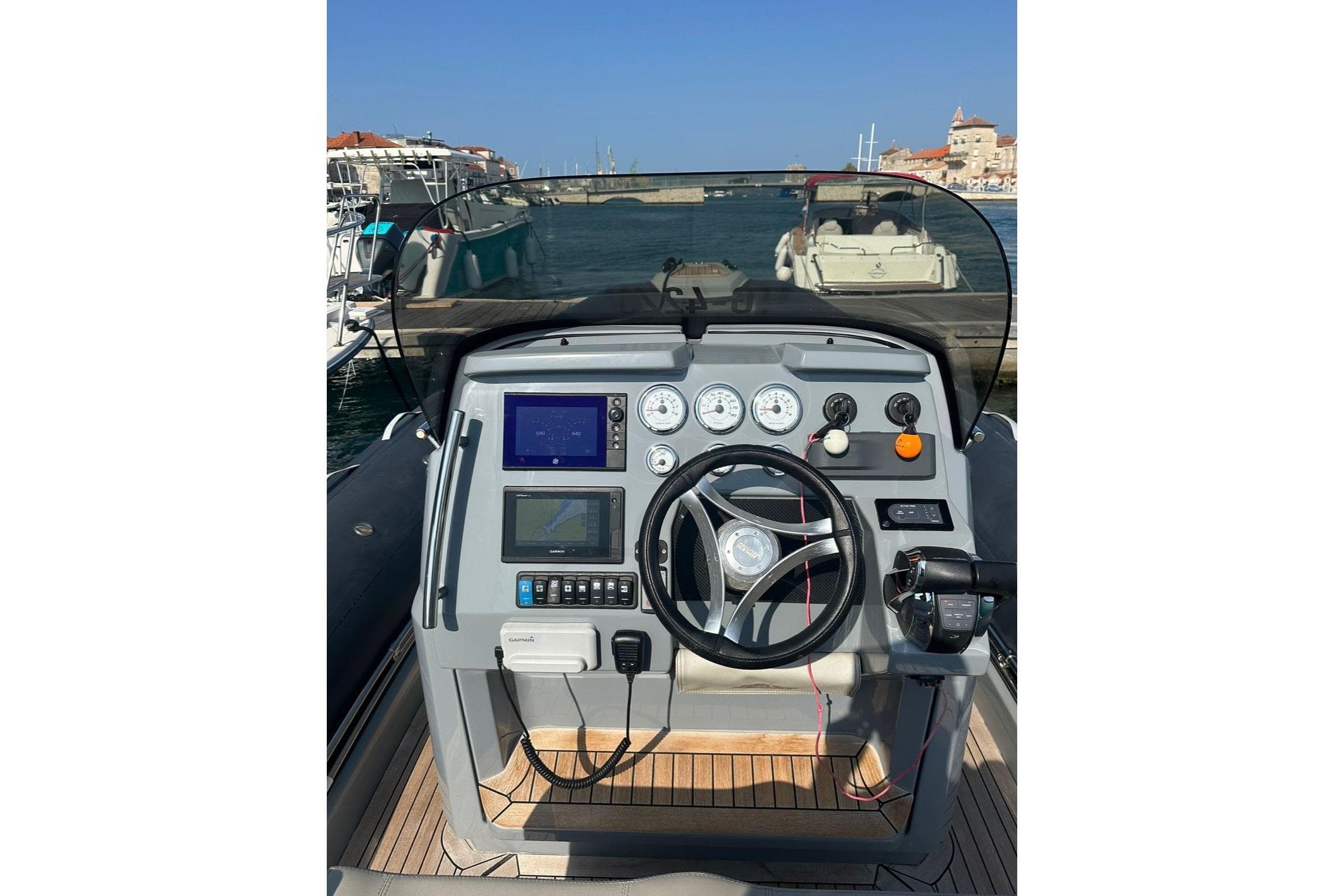 Cockpit of 2018 Joker Boat CLUBMAN 28 with steering wheel and navigation instruments.