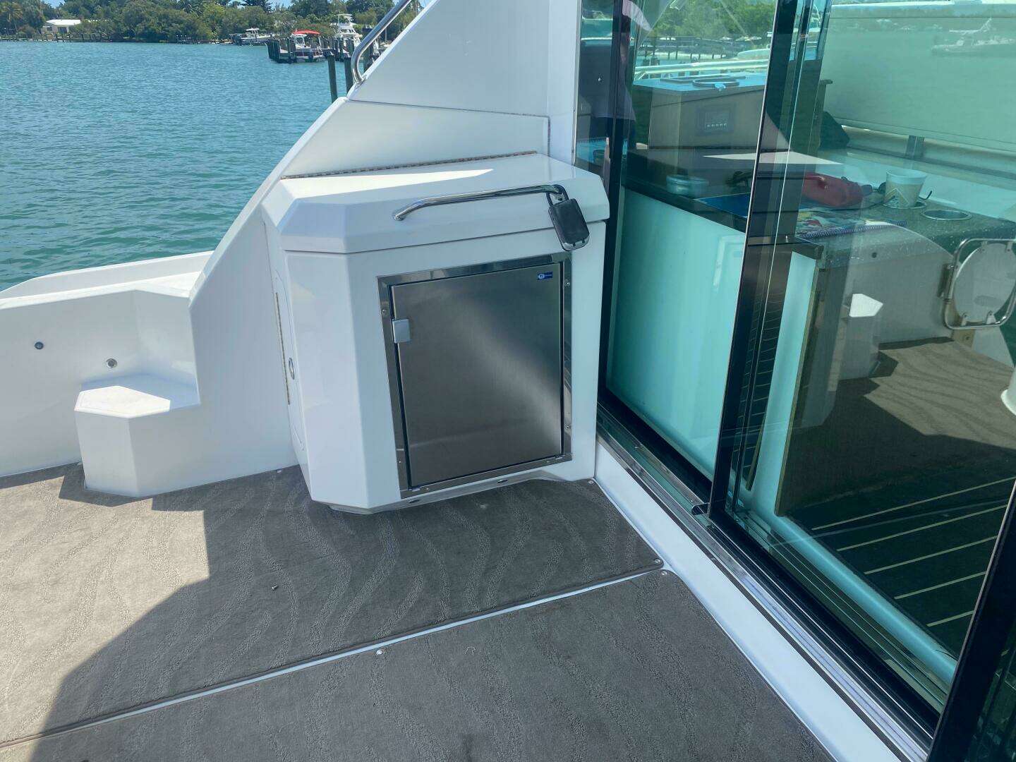 2012 Cruisers Yachts 48 Cantius - Image 5