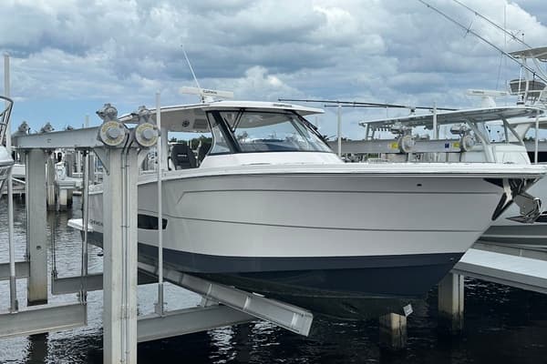 2025 Regal 38 SAV
