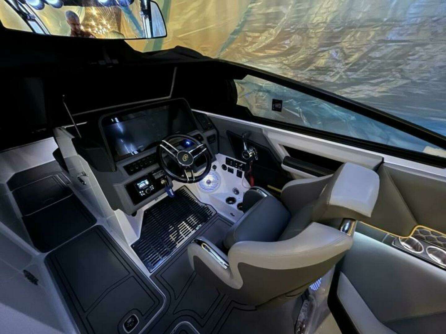 2021 Cobalt R8 Surf - Image 14