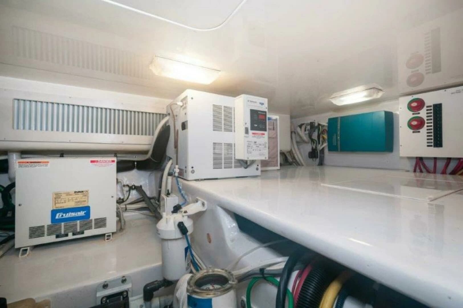 2012 Viking 42 Convertible - Image 38