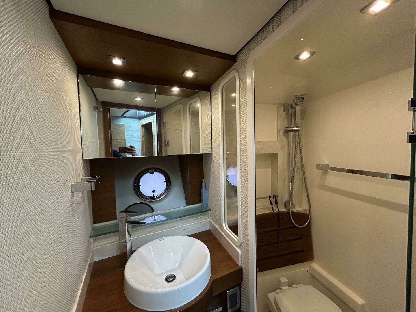 2015 Tiara Yachts C44 Coupe - Image 23
