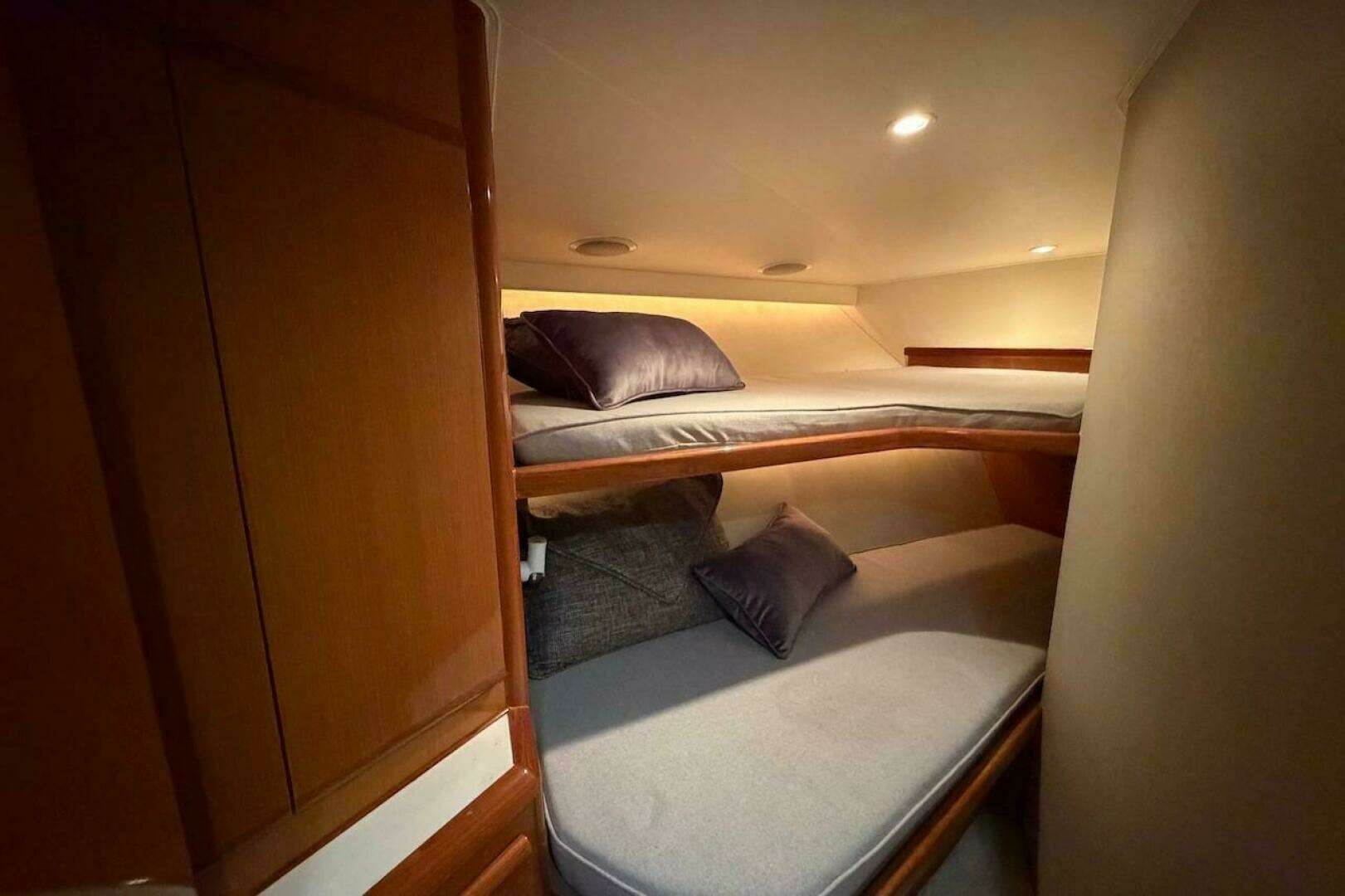 1999 Viking 58 Convertible - Image 27
